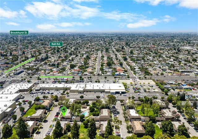 Listing Photo 2 - Condo for sale in building located at 931 S Sutter Creek, Anaheim, CA 92804 - Unit #