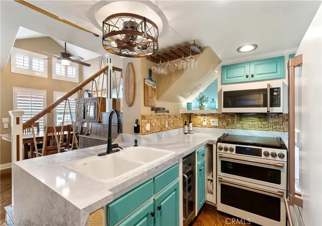 Photo 3 of Sale Pending at 39 El Paseo, Newport Beach, CA 92663 | MLS# OC26117157 | Listing updated on 2026-09-30
