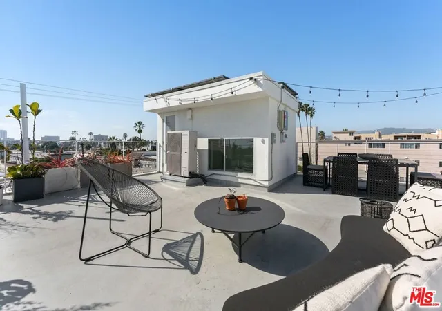 Homes for sale in Santa Monica, CA | 1244 14th St #E, Santa Monica, CA 90404 | MLS# 26840473