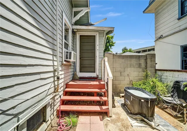 3rd image of 831 French St, Santa Ana, CA 92701 | MLS# PW26114732