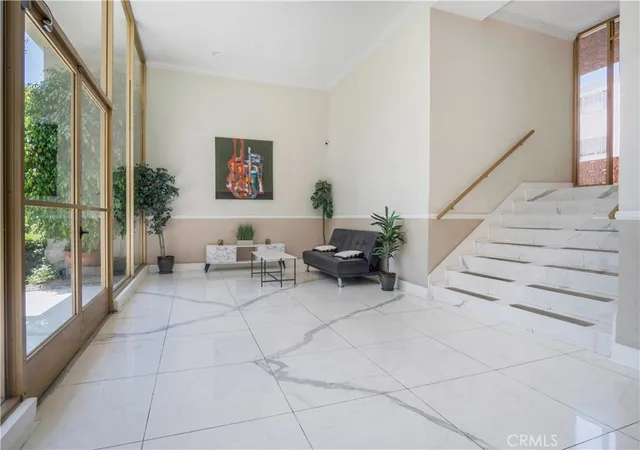 3rd image of 12955 Riverside Dr #102, Sherman Oaks, CA 91423 | MLS# SR26115759