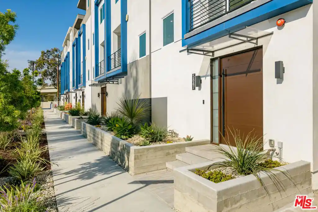 Photo 1 of Sale Pending at 5843 David Ave, Los Angeles, CA 90034 | MLS# 26637307 | Listing updated on 2026-10-18