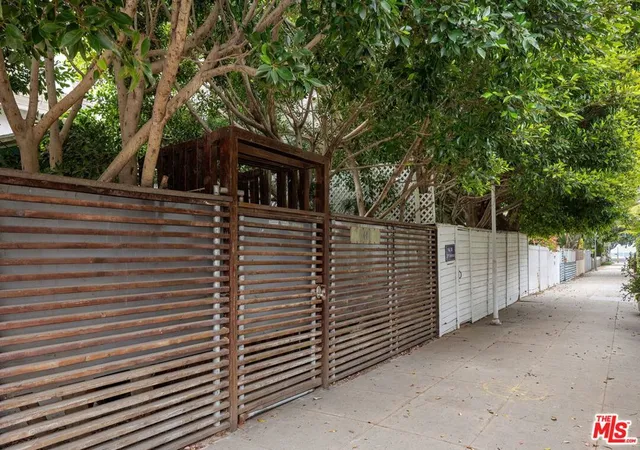 2nd image of 2807 Pacific Ave, Venice, CA 90291 | MLS# 26840485