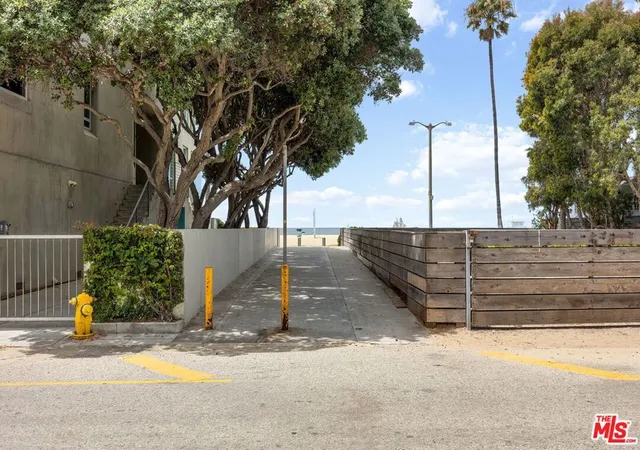 35th image of 2807 Pacific Ave, Venice, CA 90291 | MLS# 26840485