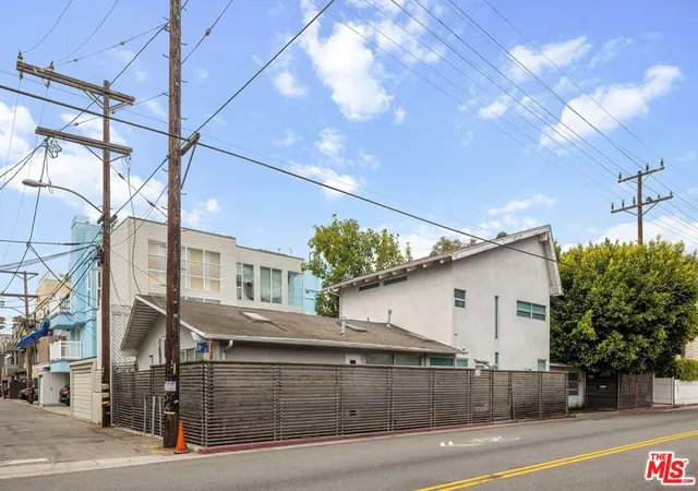 Photo 3 of Single family home for sale at 2807 Pacific Ave, Venice, CA 90291 | MLS# 26840485 | Listing updated on 2026-09-10