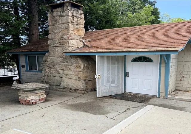 3rd image of 27601 Weirwood Dr, Lake Arrowhead, CA 92352 | MLS# IV26117152