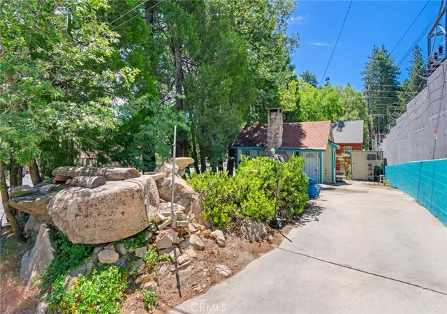 4th image of 27601 Weirwood Dr, Lake Arrowhead, CA 92352 | MLS# IV26117152