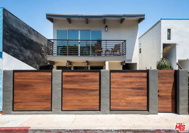 1st image of 2602 Pacific Ave, Venice, CA 90291 | MLS# 26838953