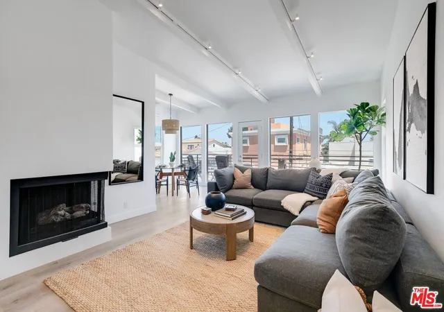 2nd image of 2602 Pacific Ave, Venice, CA 90291 | MLS# 26838953