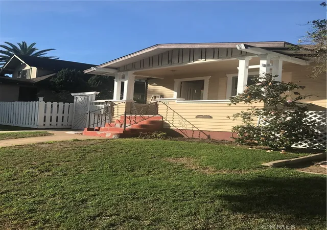 Photo 1 of Sale Pending at 215 S Broadway, Redondo Beach, CA 90277 | MLS# SB26117193 | Listing updated on 2026-09-17