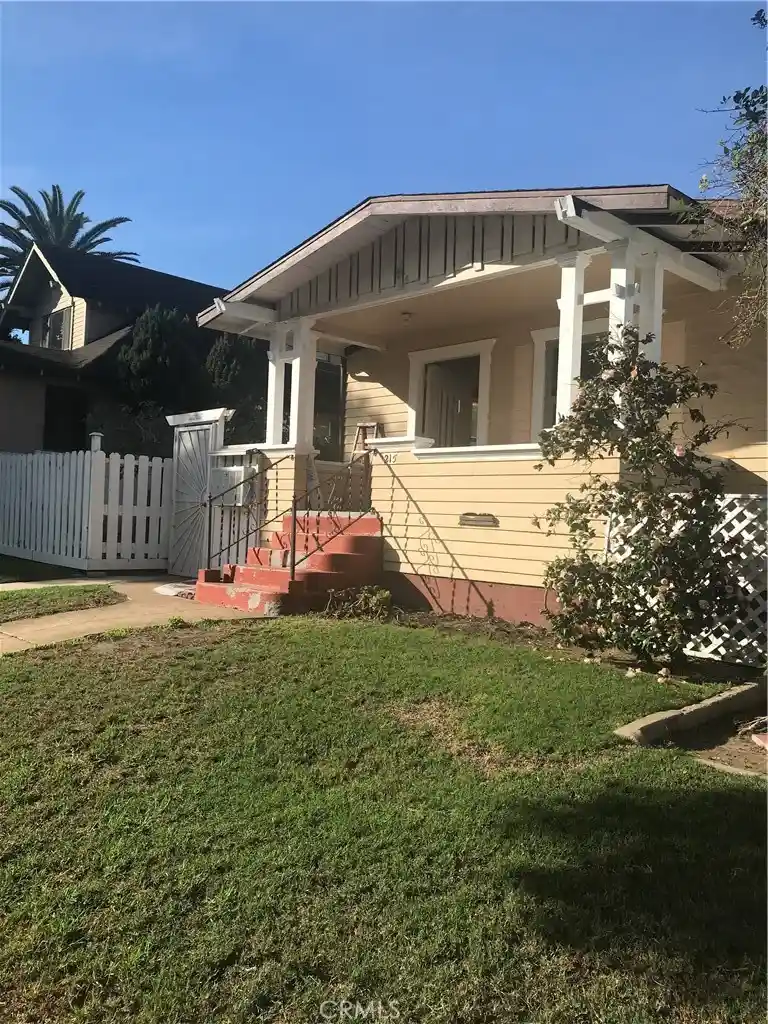 Listing Photo 1 - Condo for sale in 215 S Broadway located at 215 S Broadway, Redondo Beach, CA 90277 - Unit 215 S Broadway