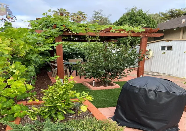 Photo 3 of Sale Pending at 215 S Broadway, Redondo Beach, CA 90277 | MLS# SB26117193 | Listing updated on 2026-09-17