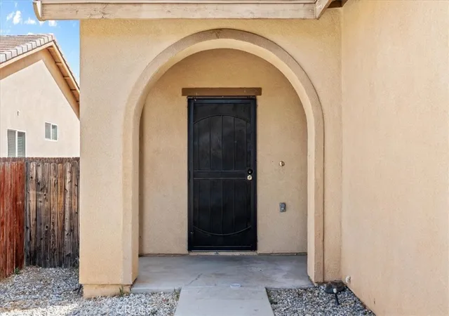 4th image of 13736 Sunshine Ter, Victorville, CA 92394 | MLS# IG26116409