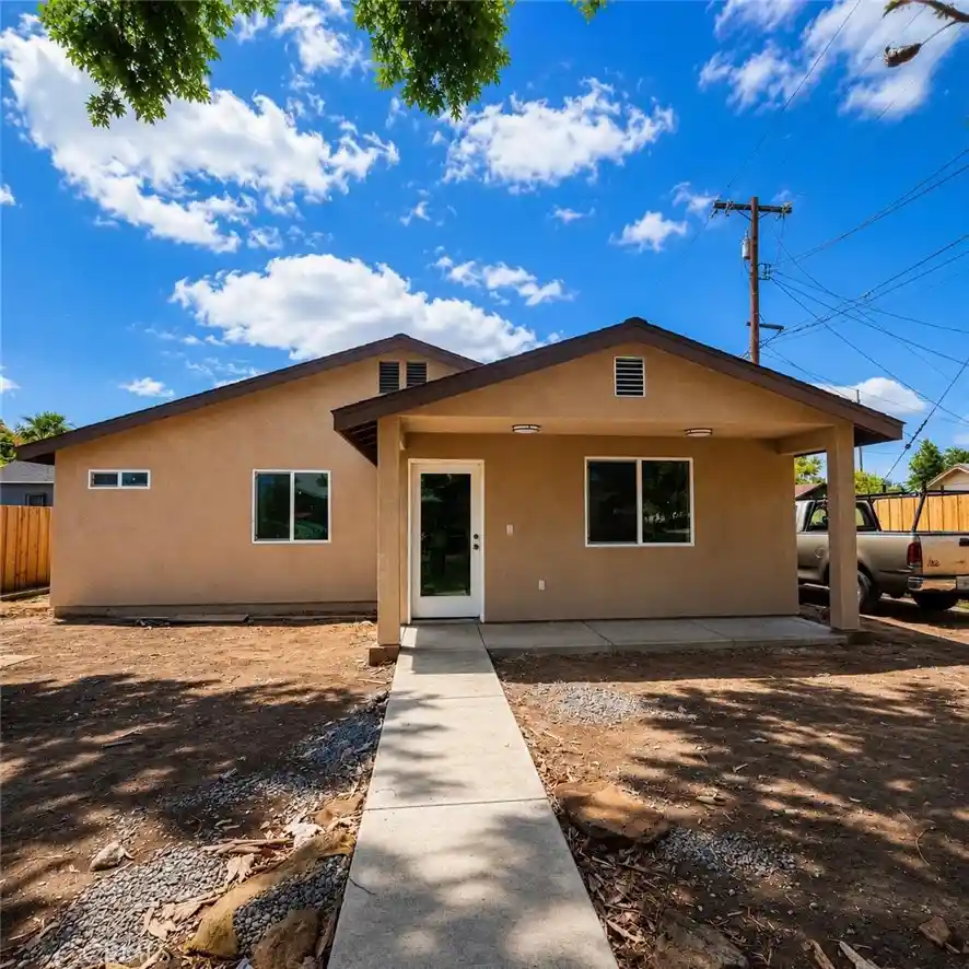 Photo 1 of Sale Pending at 2014 E California Ave, Fresno, CA 93706 | MLS# FR26117354 | Listing updated on 2026-10-17