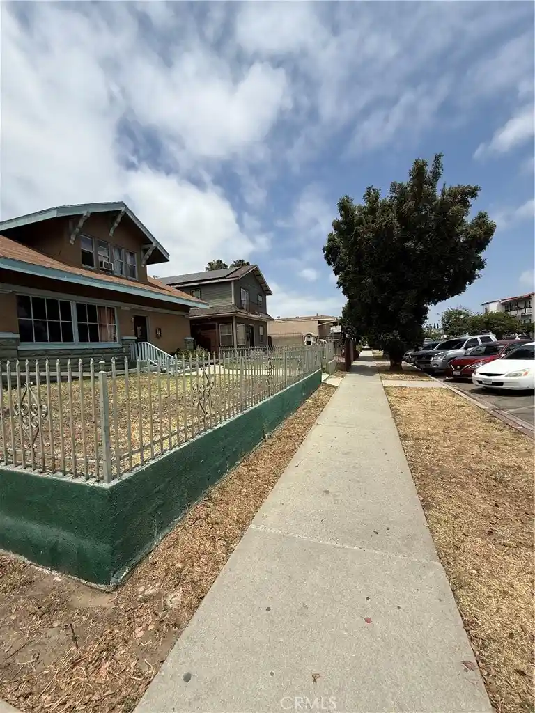 Photo 1 of Multi family home for sale at 1403 Elm, Long Beach, CA 90813 | MLS# DW26117307 | Listing updated on 2026-10-17