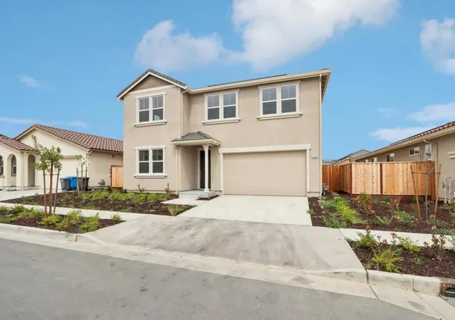 4th image of 1890 Peony St, Hollister, CA 95023 | MLS# ML82049186