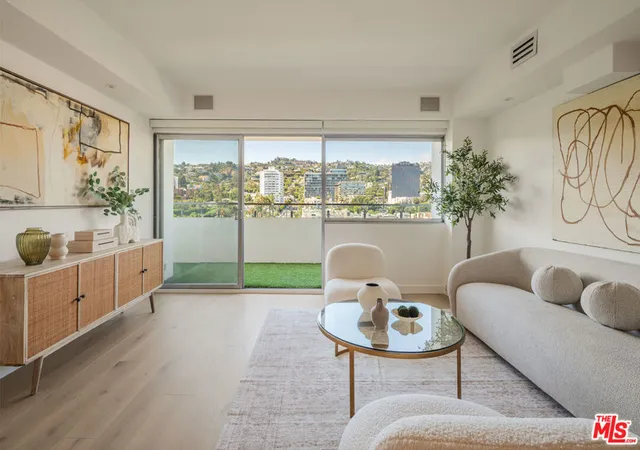 Listing Photo 4 - Condo for sale in building located at 838 N Doheny Dr, West Hollywood, CA 90069 - Unit #1204