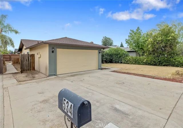 3rd image of 534 W Swift Ave, Clovis, CA 93612 | MLS# FR26117349
