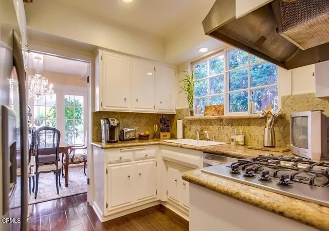 Photo 3 of Sale Pending at 4536 Collett Ave, Encino, CA 91436 | MLS# V1-36691 | Listing updated on 2026-09-27