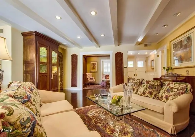 Photo 4 of Sale Pending at 4536 Collett Ave, Encino, CA 91436 | MLS# V1-36691 | Listing updated on 2026-09-27