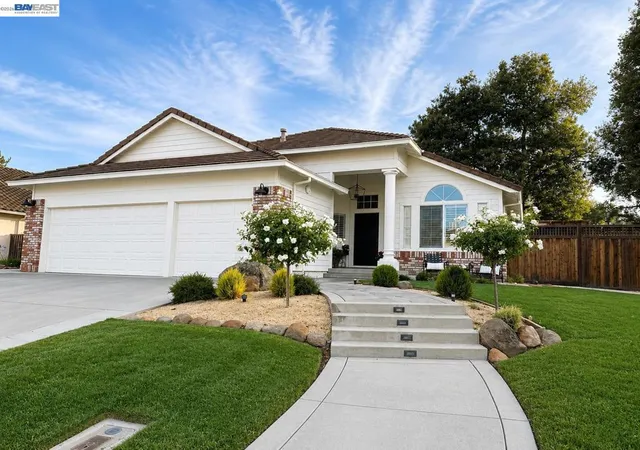 Photo 1 of Sale Pending at 425 Beverly St, Livermore, CA 94550 | MLS# 41136643 | Listing updated on 2026-07-05