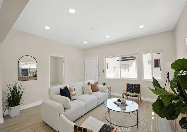 Listing Photo 4 - Condo for sale in building located at 4768 Fisher St, Los Angeles, CA 90022