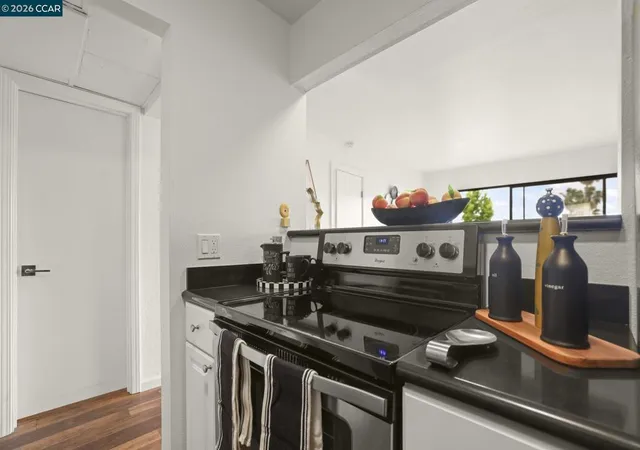3rd image of 470 N Civic Dr, Walnut Creek, CA 94596