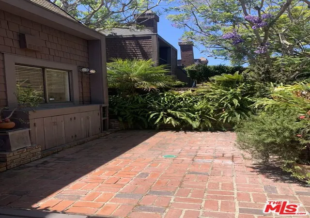 Listing Photo 5 - Condo for sale in building located at 4535 Alla Rd, Marina Del Rey, CA 90292 - Unit #1