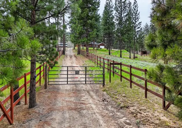 3rd image of 469600 Amesbury Dr, Susanville, CA 96130 | MLS# ML82049244