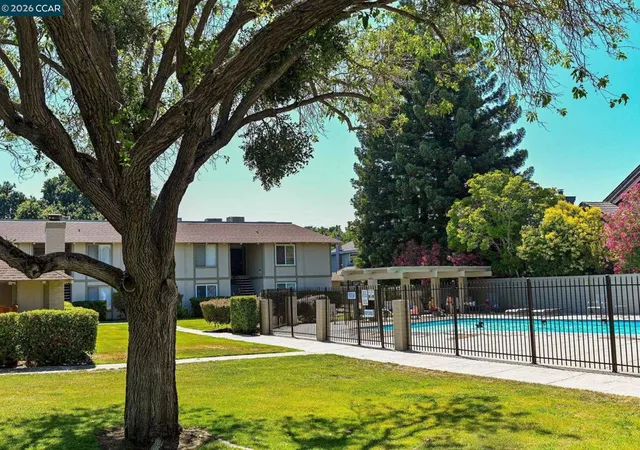 Homes for sale in Concord, CA | 825 Oak Grove Rd, Concord, CA 94518 | Houzeo