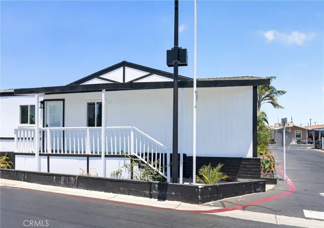 Photo 2 of Sale Pending at 215 S Sullivan St #220, Santa Ana, CA 92704 | MLS# PW26118149 | Listing updated on 2026-10-06