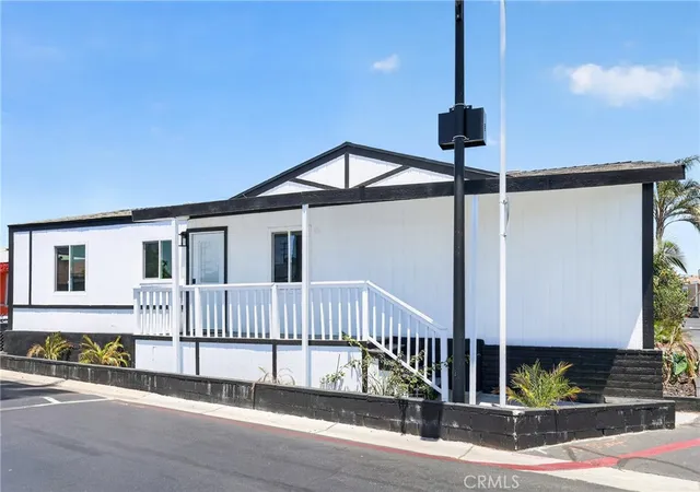 Photo 3 of Sale Pending at 215 S Sullivan St #220, Santa Ana, CA 92704 | MLS# PW26118149 | Listing updated on 2026-10-06