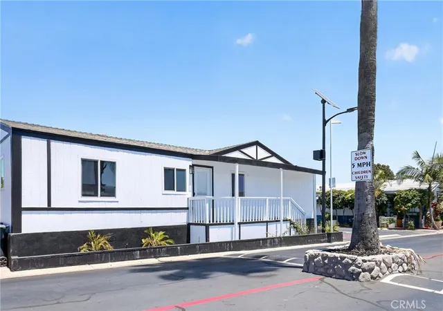 Photo 3 of Sale Pending at 215 S Sullivan St #220, Santa Ana, CA 92704 | MLS# PW26118149 | Listing updated on 2026-10-06