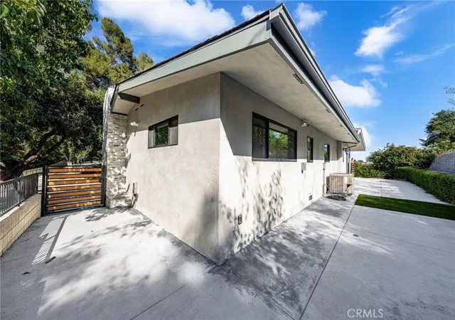 Photo 62 of Single family home for sale at 325 N Madison Ave, Monrovia, CA 91016 | MLS# CV26116992 | Listing updated on 2026-10-04