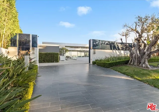 Photo 2 of Mansion for sale at 1620 Carla, Beverly Hills, CA 90210 | MLS# 26840967 | Listing updated on 2026-09-13