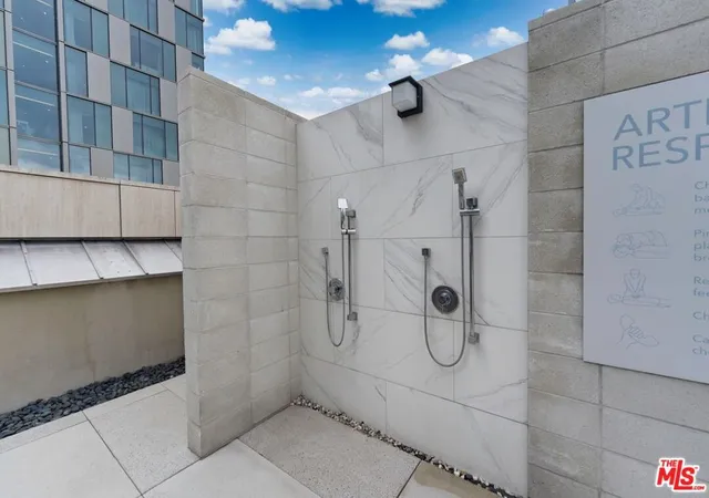 2nd image of 889 Francisco St, Los Angeles, CA 90017