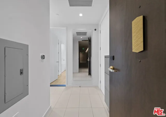 3rd image of 889 Francisco St #1508, Los Angeles, CA 90017 | MLS# 26840965