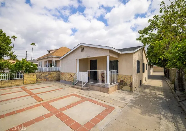1st image of 506 E 62nd St, Los Angeles, CA 90003 | MLS# DW26108194