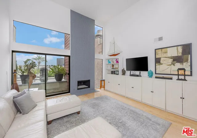 Homes for sale in Los Angeles, CA | 11982 Kiowa Ave #307, Los Angeles, CA 90049 | MLS# 26840253
