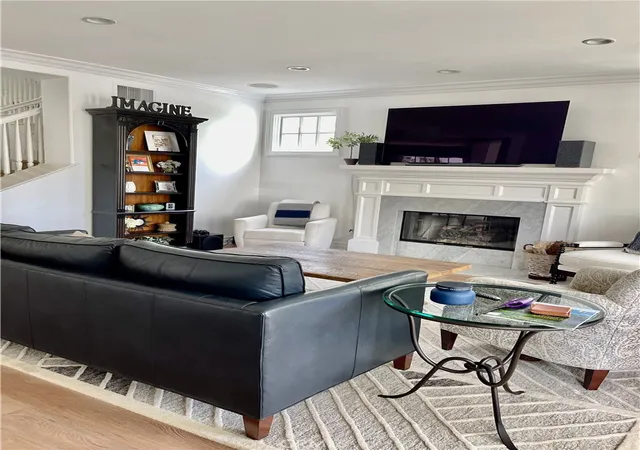 Photo 4 of Single family home for sale at 23 Edgewood, Newport Beach, CA 92660 | MLS# OC26117725 | Listing updated on 2026-06-16