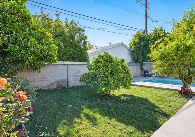 2nd image of 4938 Chimineas, Tarzana, CA 91356 | MLS# SR26097470