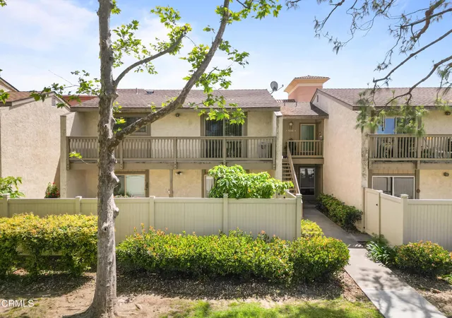 Photo 2 of Sale Pending at 15266 Campus Park Dr #F, Moorpark, CA 93021 | MLS# V1-36713 | Listing updated on 2026-09-14