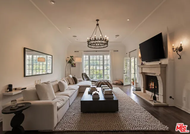 1st image of 3145 La Suvida Dr, Los Angeles, CA 90068 | MLS# 26839993