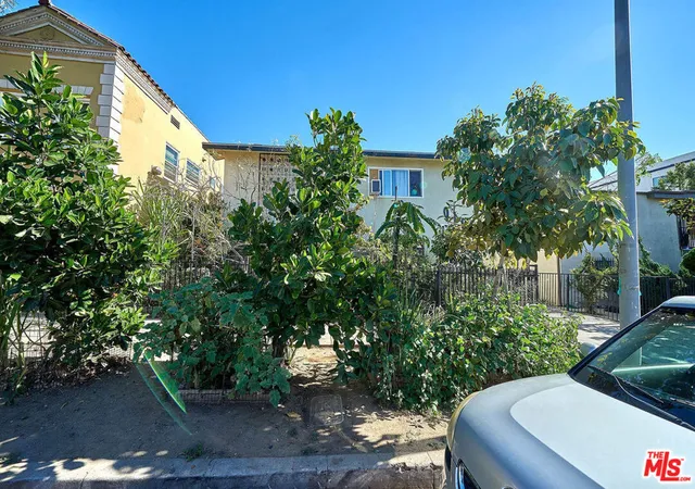 2nd image of 910 S Catalina St, Los Angeles, CA 90006 | MLS# 26841121