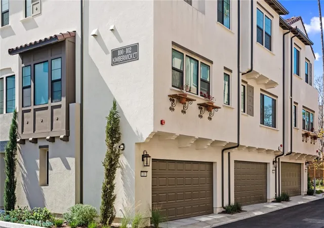2nd image of 106 Sorrel Ct, Burbank, CA 91506 | MLS# IV26118433