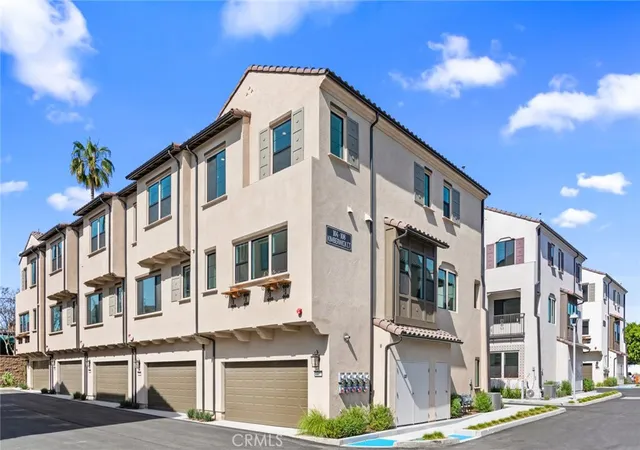 3rd image of 106 Sorrel Ct, Burbank, CA 91506 | MLS# IV26118433