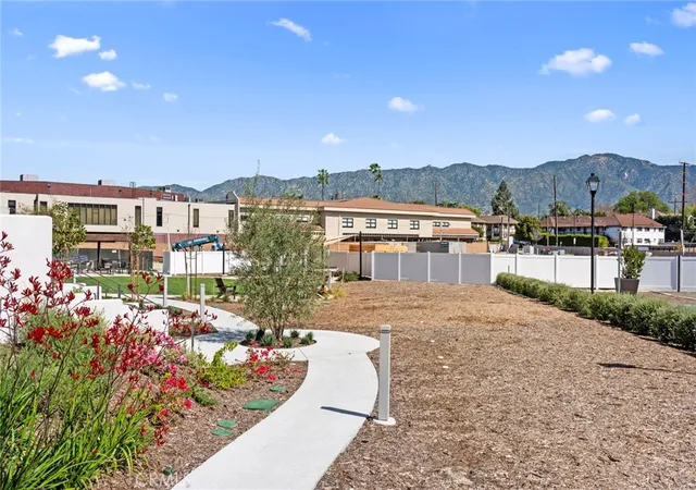 4th image of 106 Sorrel Ct, Burbank, CA 91506 | MLS# IV26118433