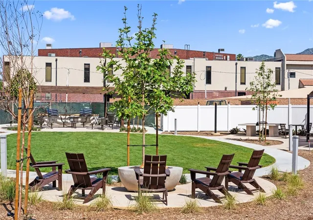 5th image of 106 Sorrel Ct, Burbank, CA 91506 | MLS# IV26118433