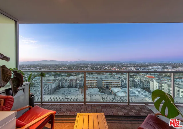2nd image of 13700 Marina Pointe Dr #1520, Marina Del Rey, CA 90292 | MLS# 26841129