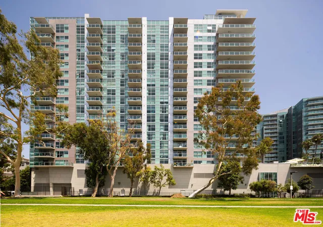 2nd image of 13700 Marina Pointe Dr, Marina Del Rey, CA 90292